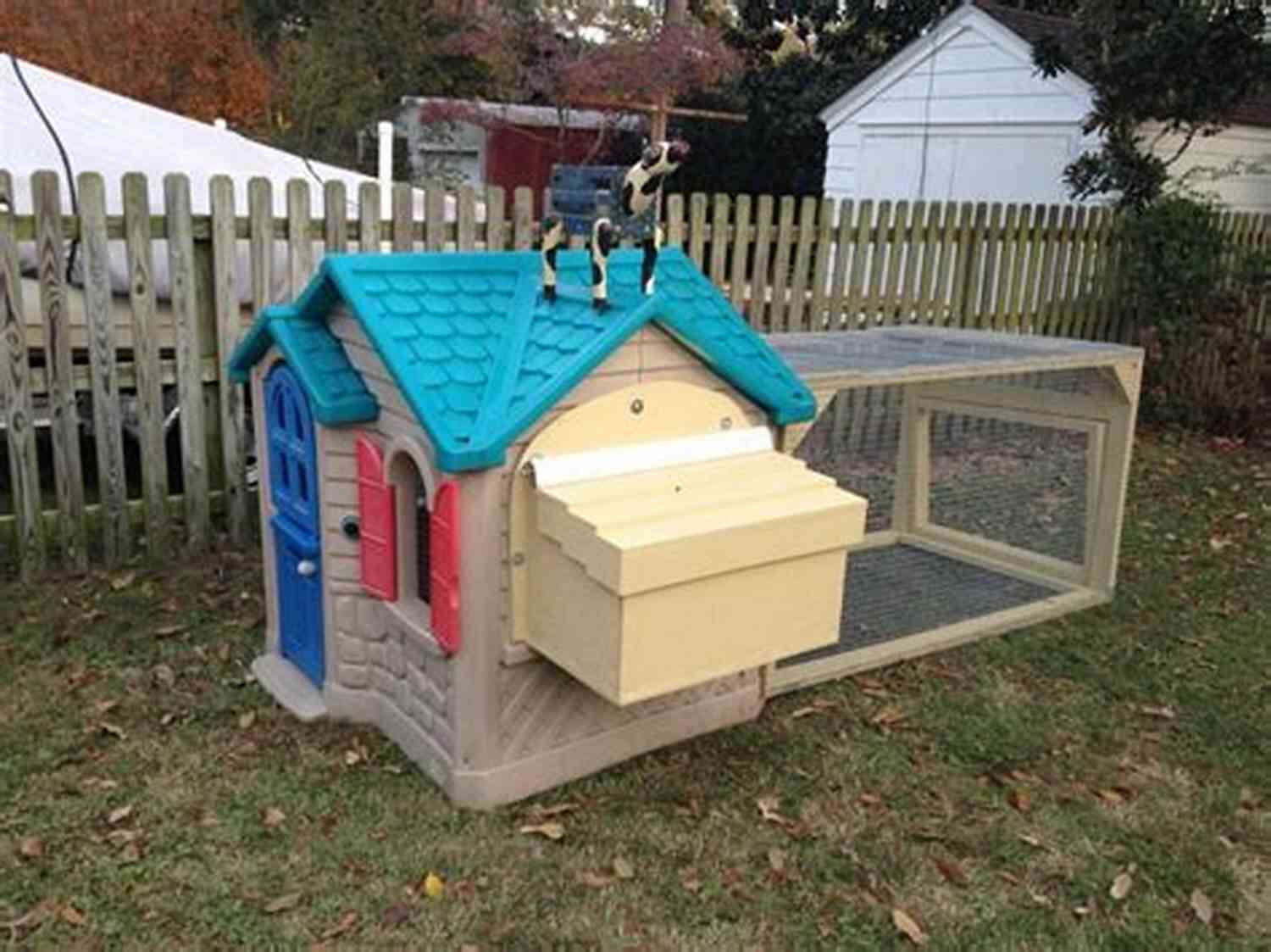 Baby Chickens In A Cozy Backyard Coop Baby Steps To Backyard Chickens: How To Prepare For Your First Flock (Backyard Homesteading 1)
