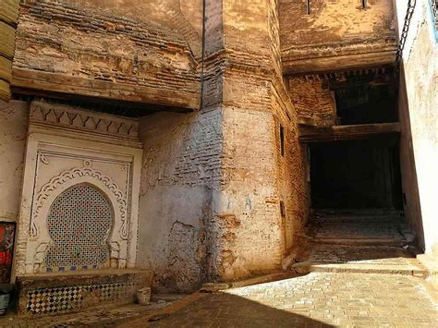 Exploring The Labyrinthine Streets Of Fez Lost In Morocco : Journey Into The Unknown