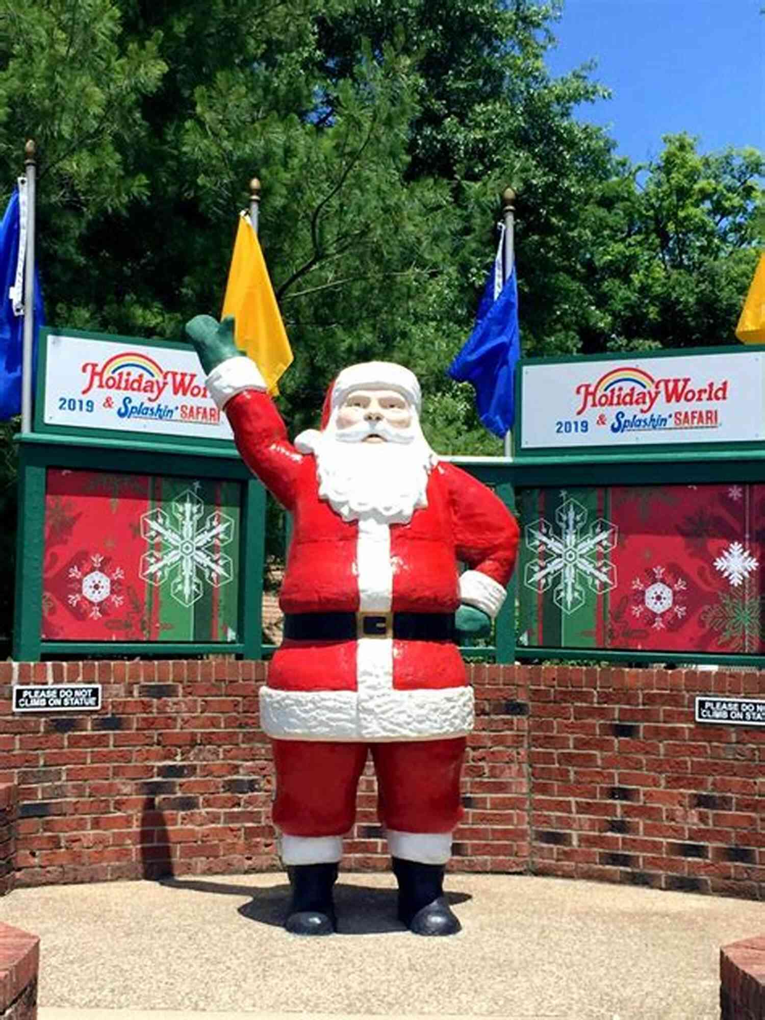 Image Of Santa Claus In A Small Space HilariousChristmas Jokes (Seasonal Jokes 1)